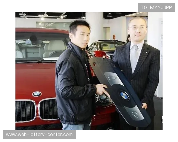 孙杨与新女友甜蜜现身引热议 两人如何相识感情迅速升温揭秘